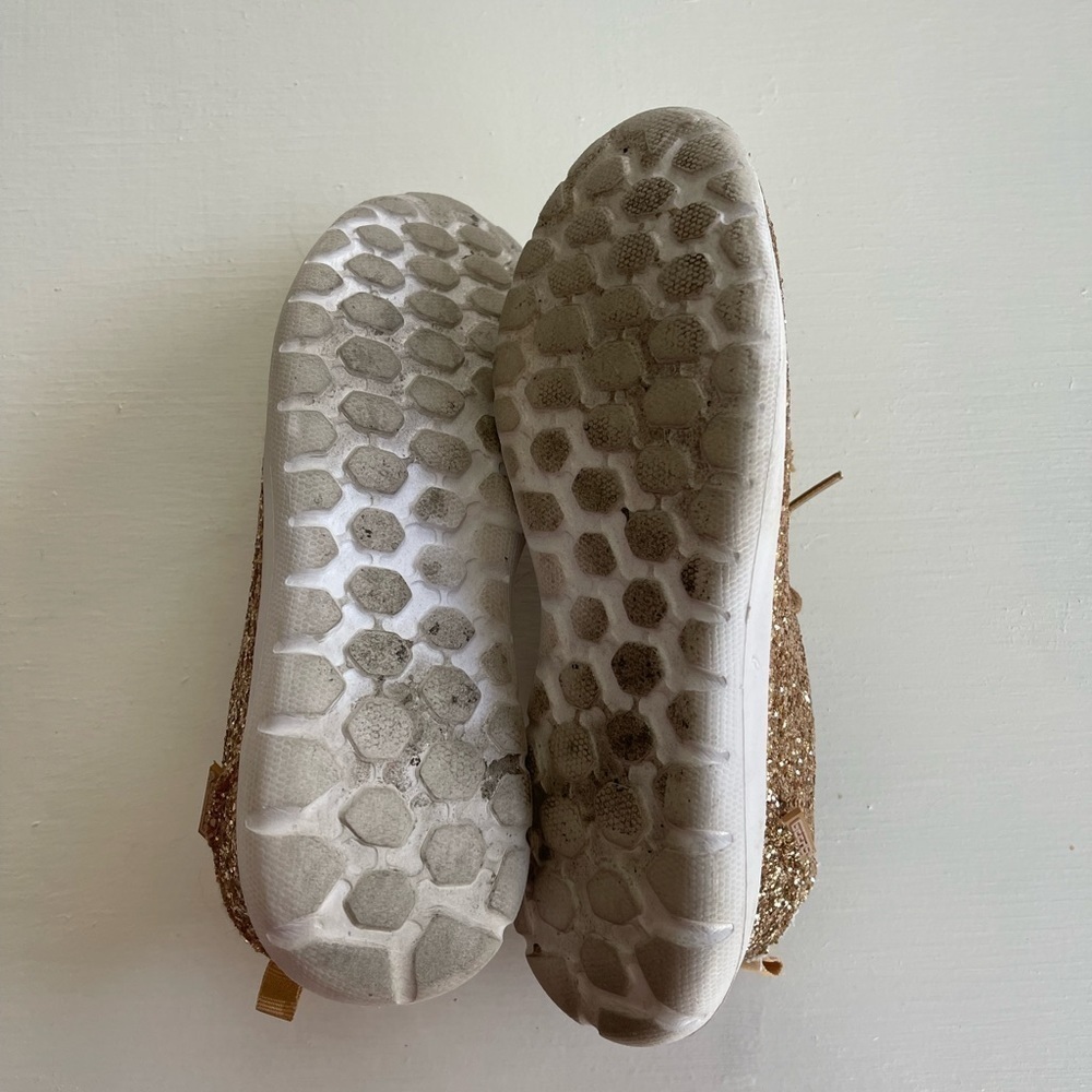 Size 4 gold glitter sneakers - Picture 4 of 5
